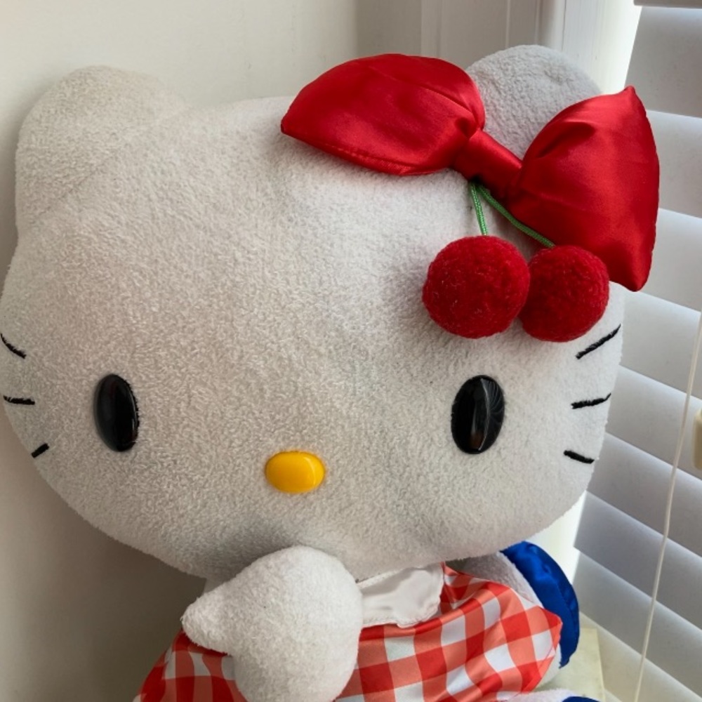 Hello Kitty Plush Large - Picture 9 of 9